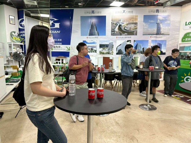 LINE_ALBUM_1017下午場-台灣節能膜_251022_28