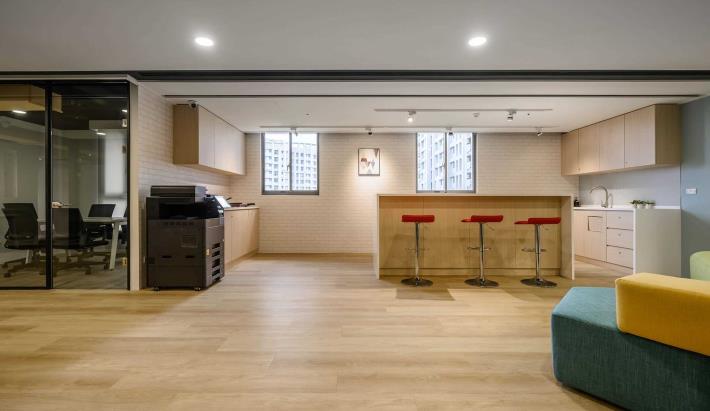 coworking space -6 -common area