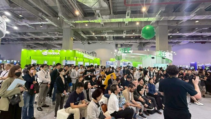 FT NEXT group photo2